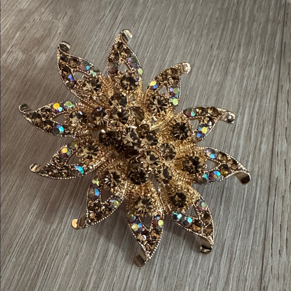 Gold Floral Statement Ring NEW 🏷️